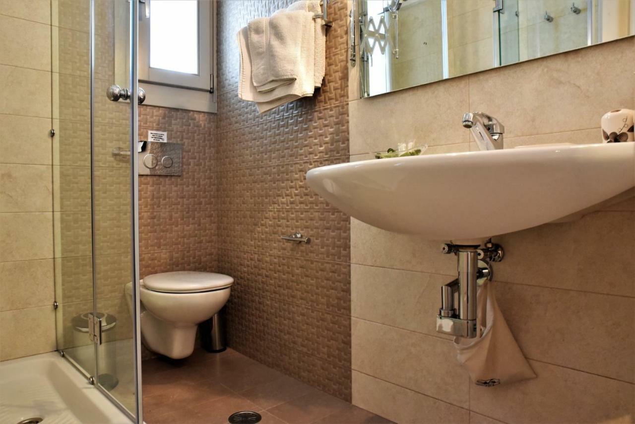 Ostria Studios Adámasz Kültér fotó
